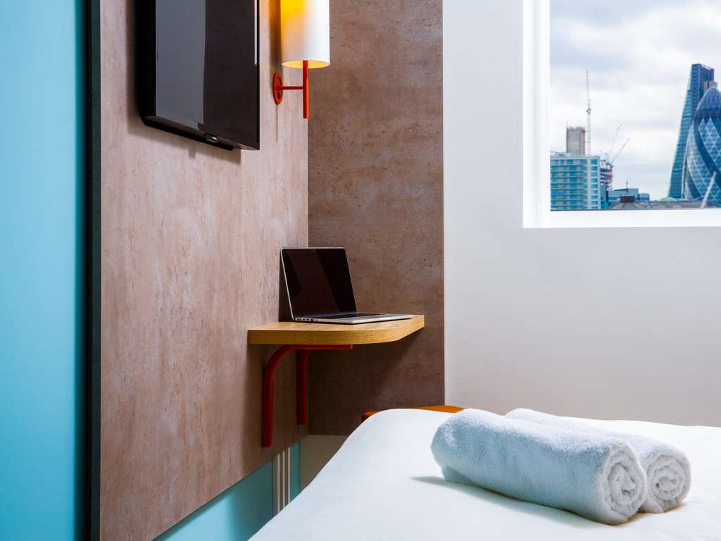 Pop n Style at Ibis Budget London Whitechapel (Near City of London)